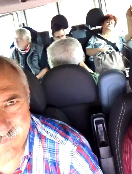 a_turne_buszban_odafele.jpg a_turne_buszban_odafele.jpg